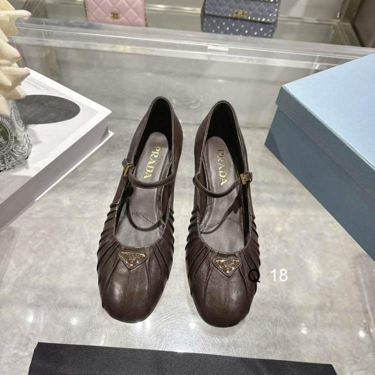 Picture of YSL Shoes _SKUYSLsz35-40X050220681